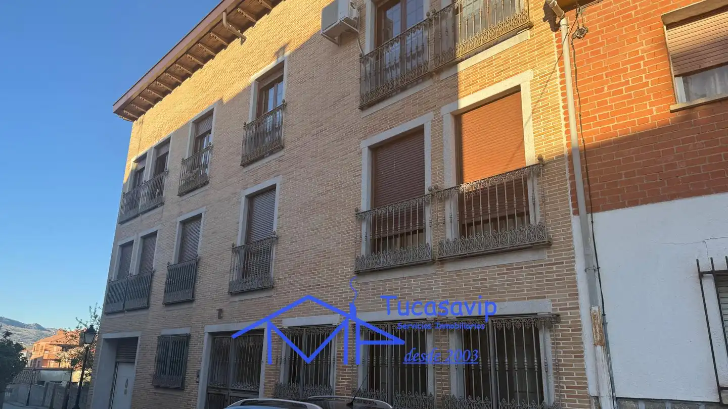 Außenansicht von Wohnung zum Verkauf in El Tiemblo  mit Balkon