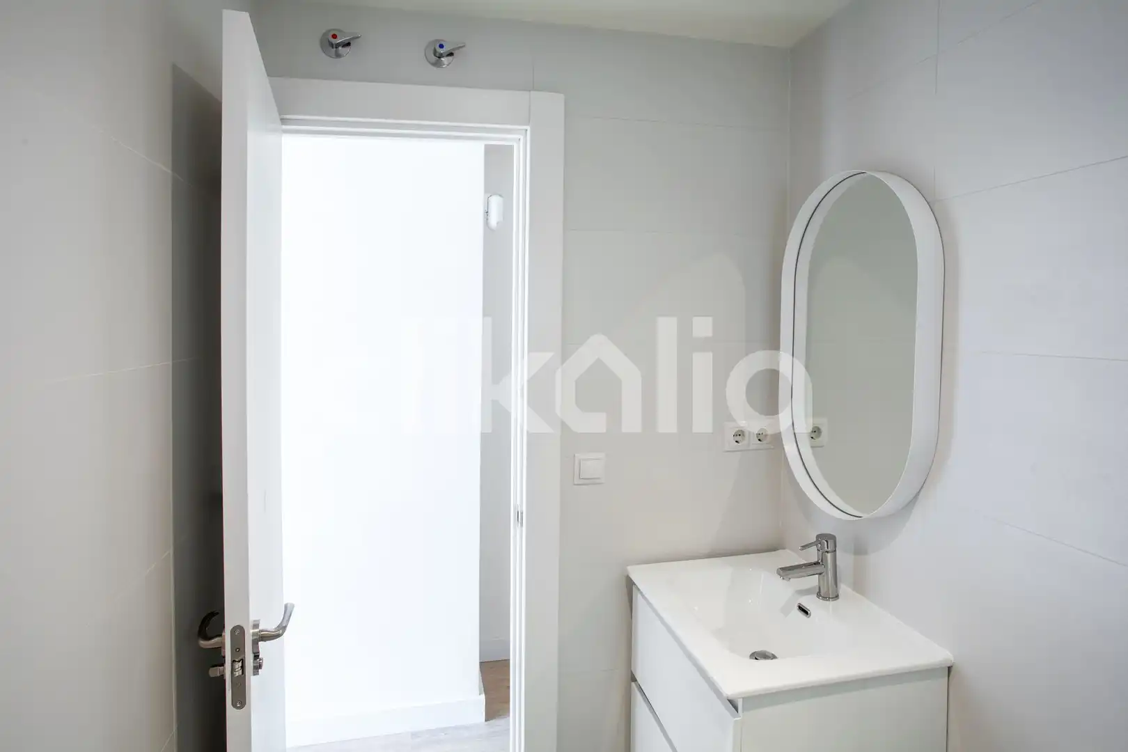 Bathroom of Flat for rent in Alicante / Alacant  with Air Conditioner