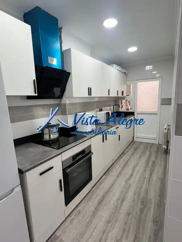 Flat with lift for sale in PLAZA LAS Cuevas, imagen 5