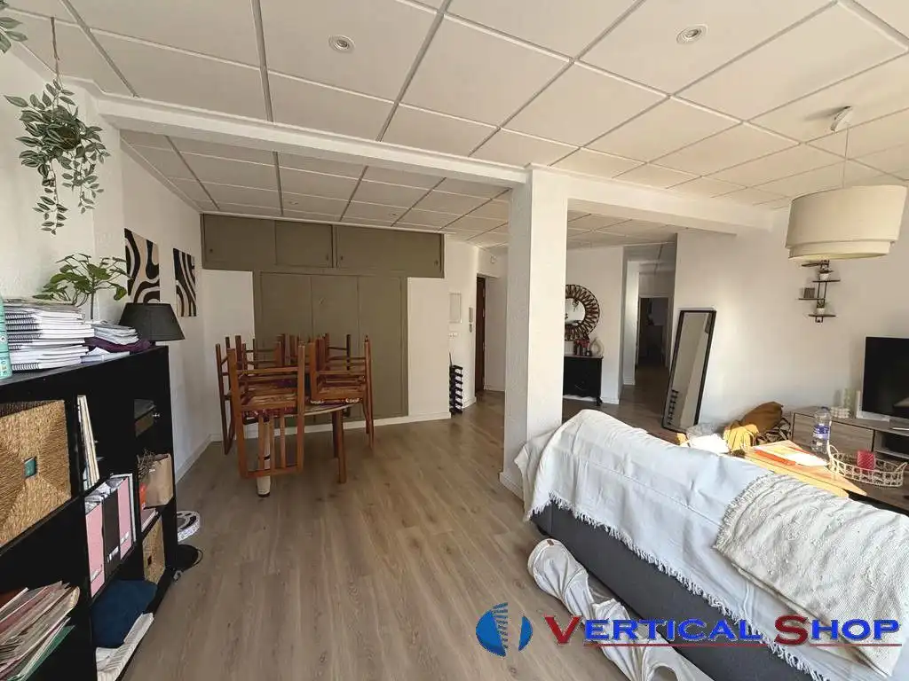 Flat for sale in Villena  with Air Conditioner, Parquet flooring and Balcony