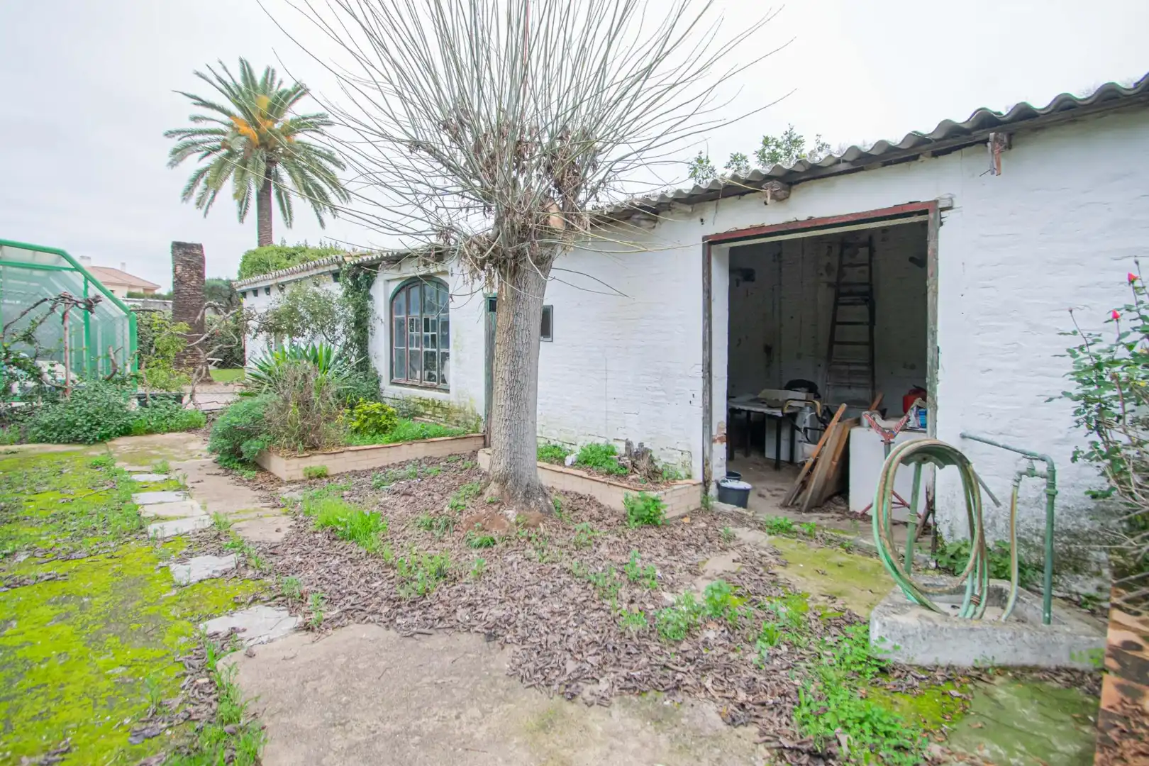 Vista exterior de Casa o xalet en venda en Espartinas amb Jardí privat, Terrassa i Traster