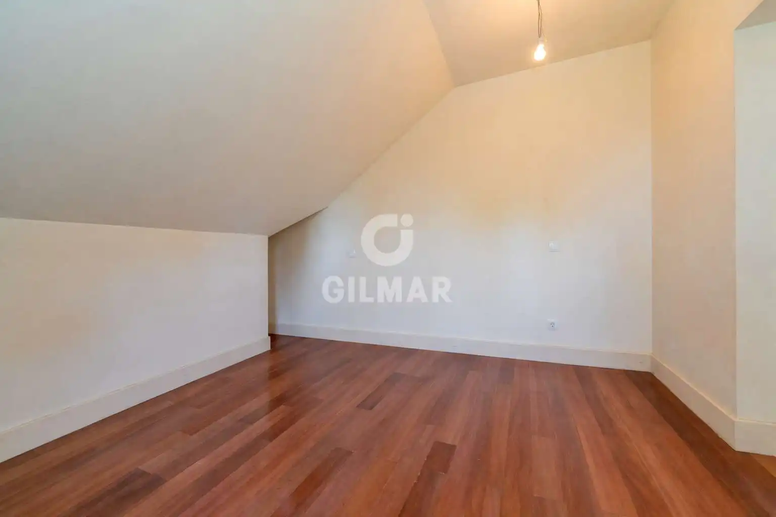 Habitación de Casa o chalet en venta en Pozuelo de Alarcón con Calefacción, Jardín privado y Piscina