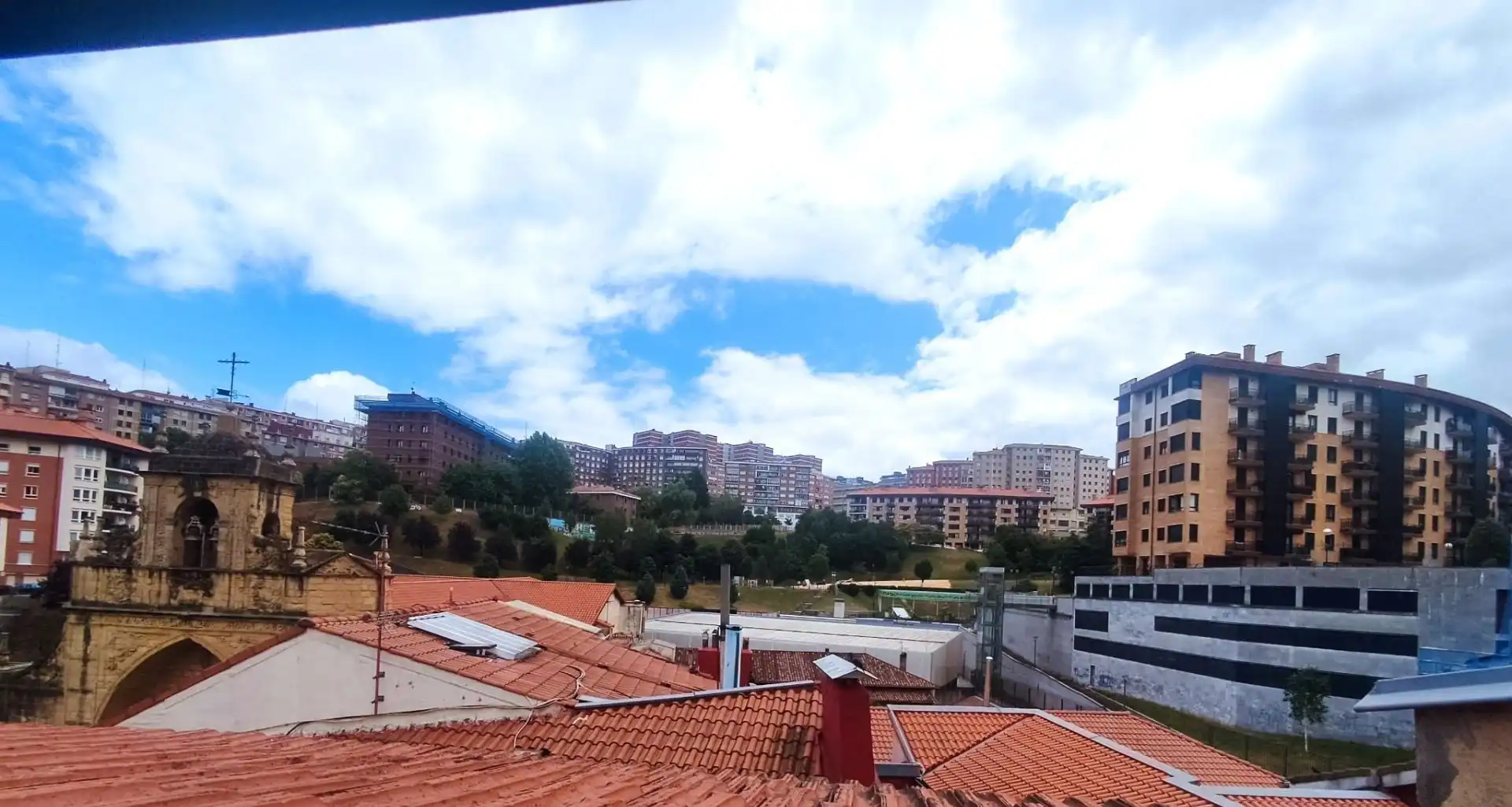 Vista exterior de Piso en venta en Bilbao  con Calefacción