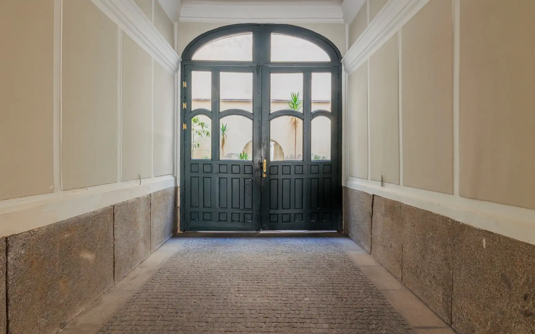 Piso en venta en Zorrilla, Cortes - Huertas