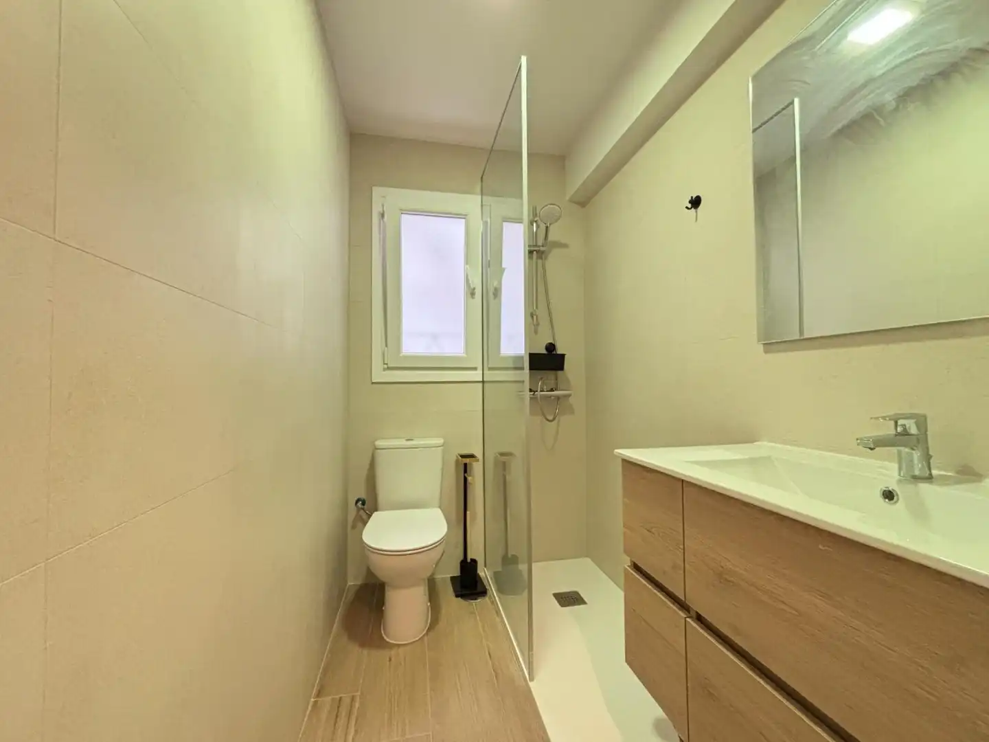 Bathroom of Ground floor for rent in Madrid  with Heating