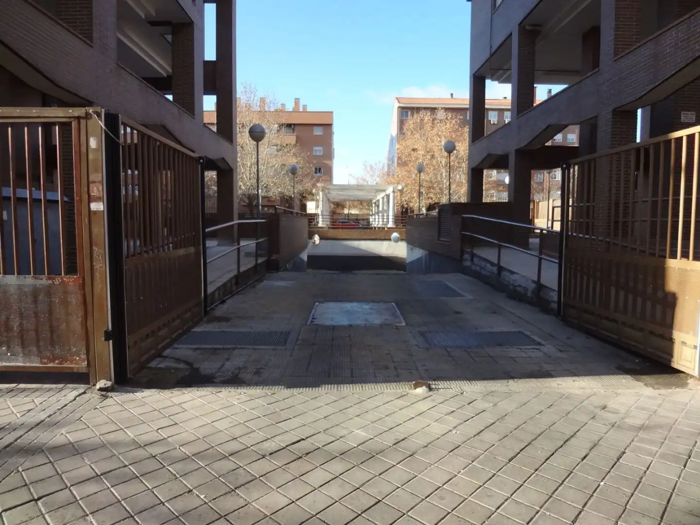 Garage for rent in Calle del Rio, 18, Fresnos I y II