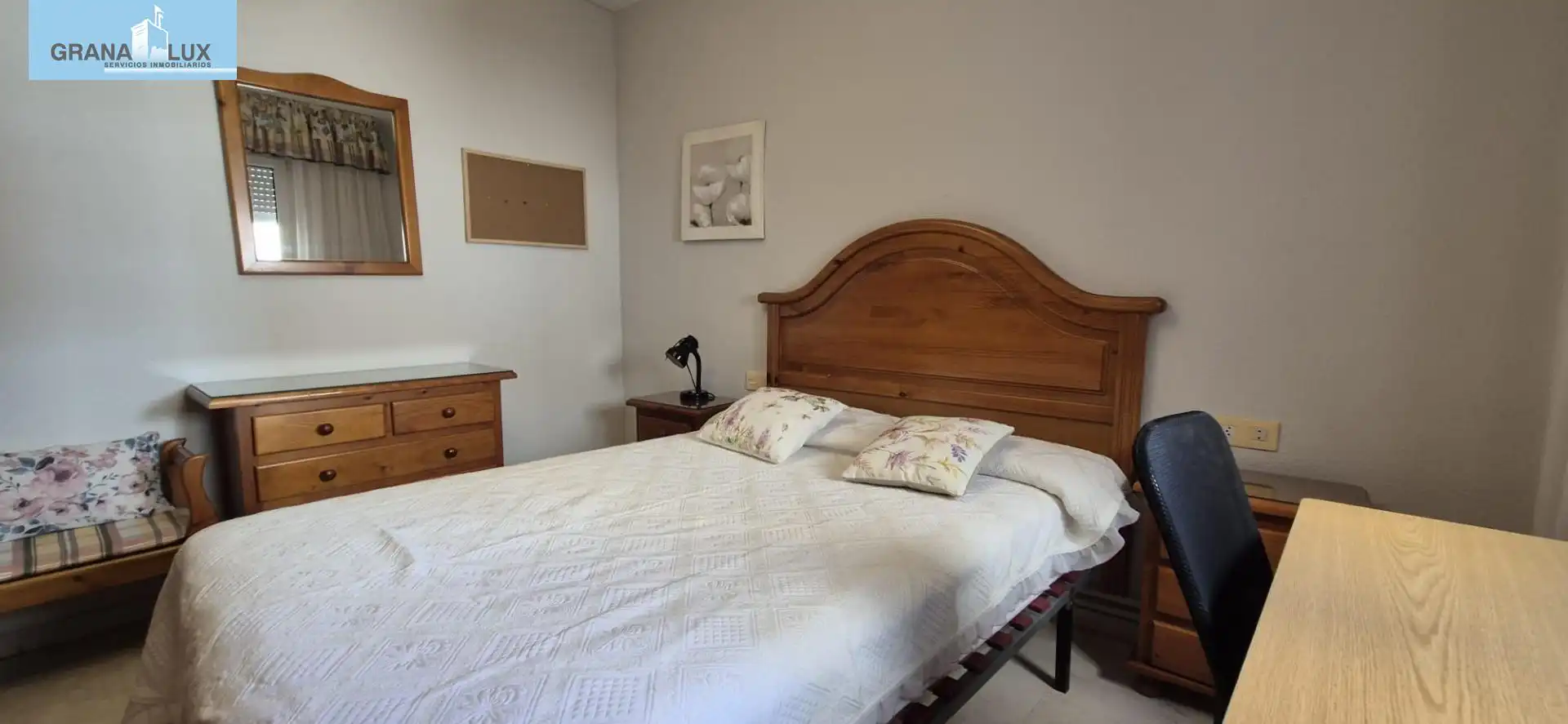 Bedroom of Flat for rent in Granada  with Heating, Furnished and Balcony
