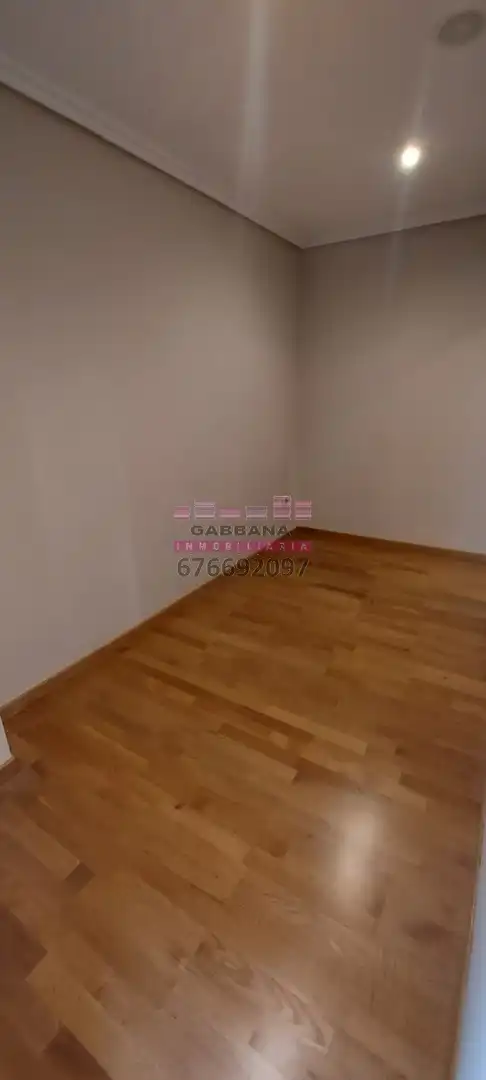 Flat for rent in Rúa de Urzáiz, Centro - Areal