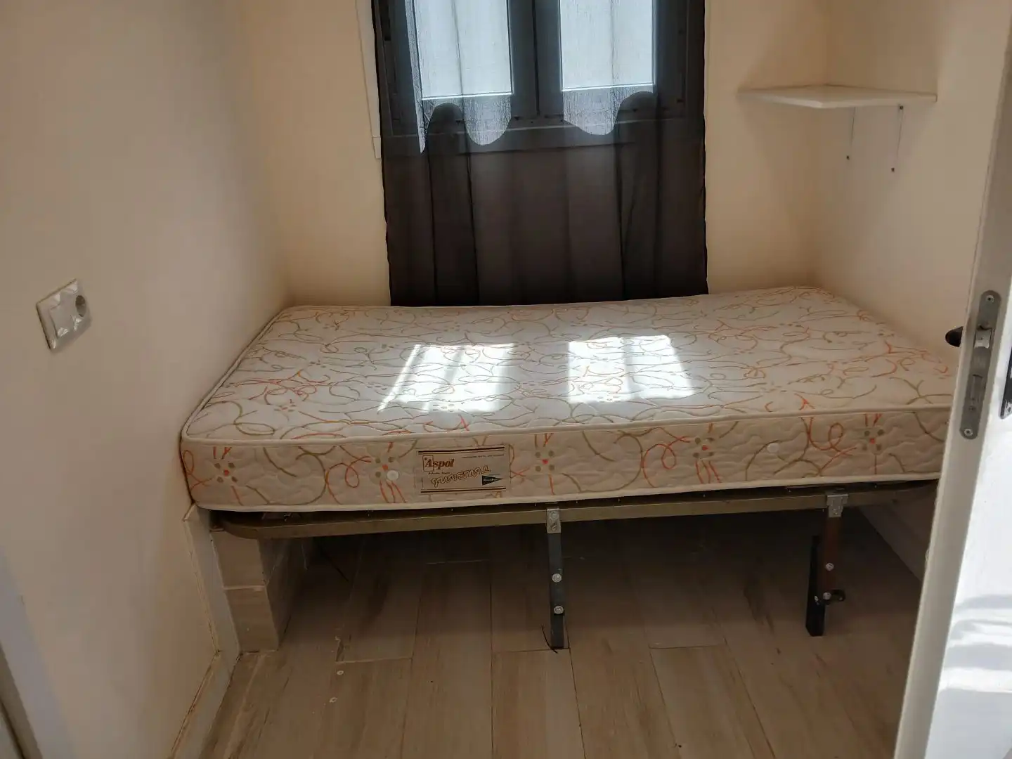 Habitación de Apartamento de alquiler en Madrid con Jardín privado, Amueblado y Lavadora