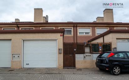 Exterior view of Single-family semi-detached for sale in Aranjuez  with Air Conditioner, Heating and Terrace