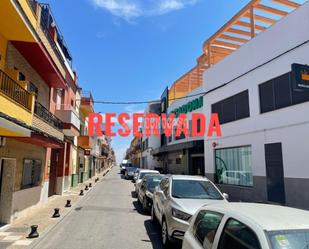 Vista exterior de Casa adosada en venda en San Juan de Aznalfarache amb Terrassa
