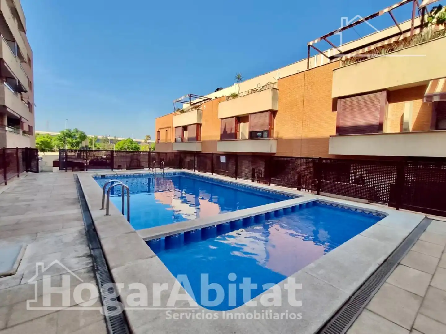Adossat amb terrassa en venda a Calle Amèrica, imagen 2