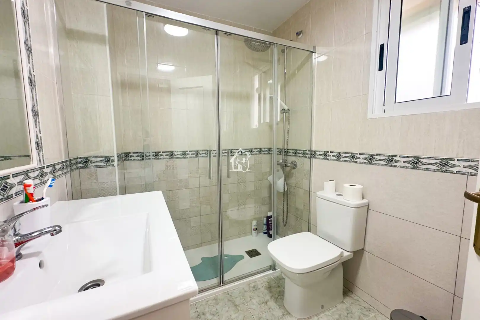 Baño de Apartamento de alquiler en Guardamar del Segura con Aire acondicionado, Terraza y Amueblado