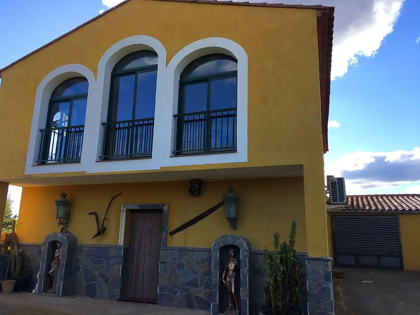 Exterior view of Houses for sale in Els Guiamets