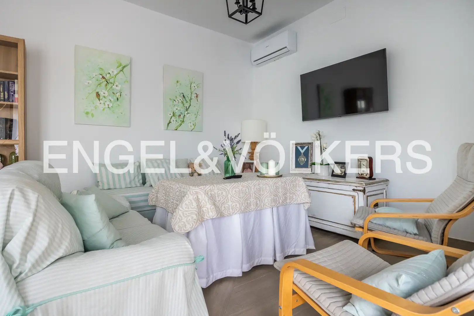 Sala de estar de Finca rústica en venta en Lora del Río con Aire acondicionado, Calefacción y Jardín privado