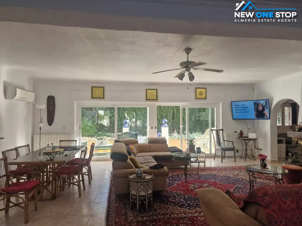 Sala de estar de Casa o chalet en venta en Mojácar con Aire acondicionado, Calefacción y Jardín privado
