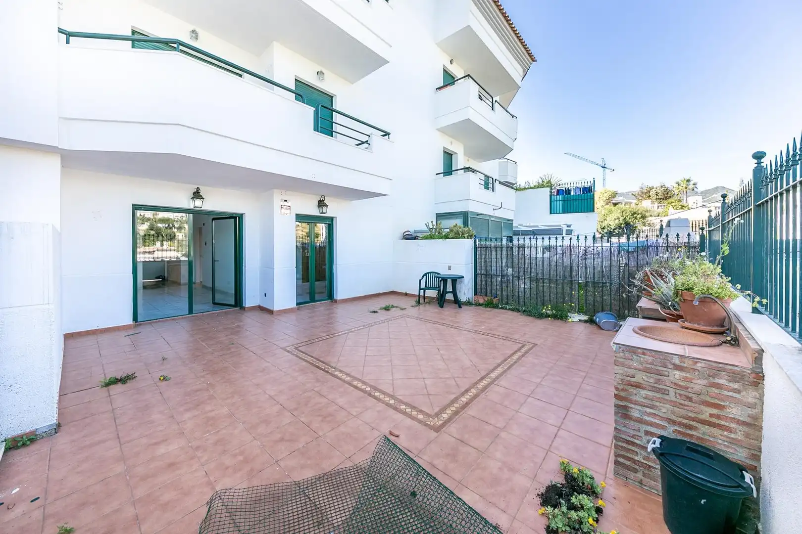 Jardín de Planta baja en venta en Fuengirola con Aire acondicionado, Calefacción y Jardín privado