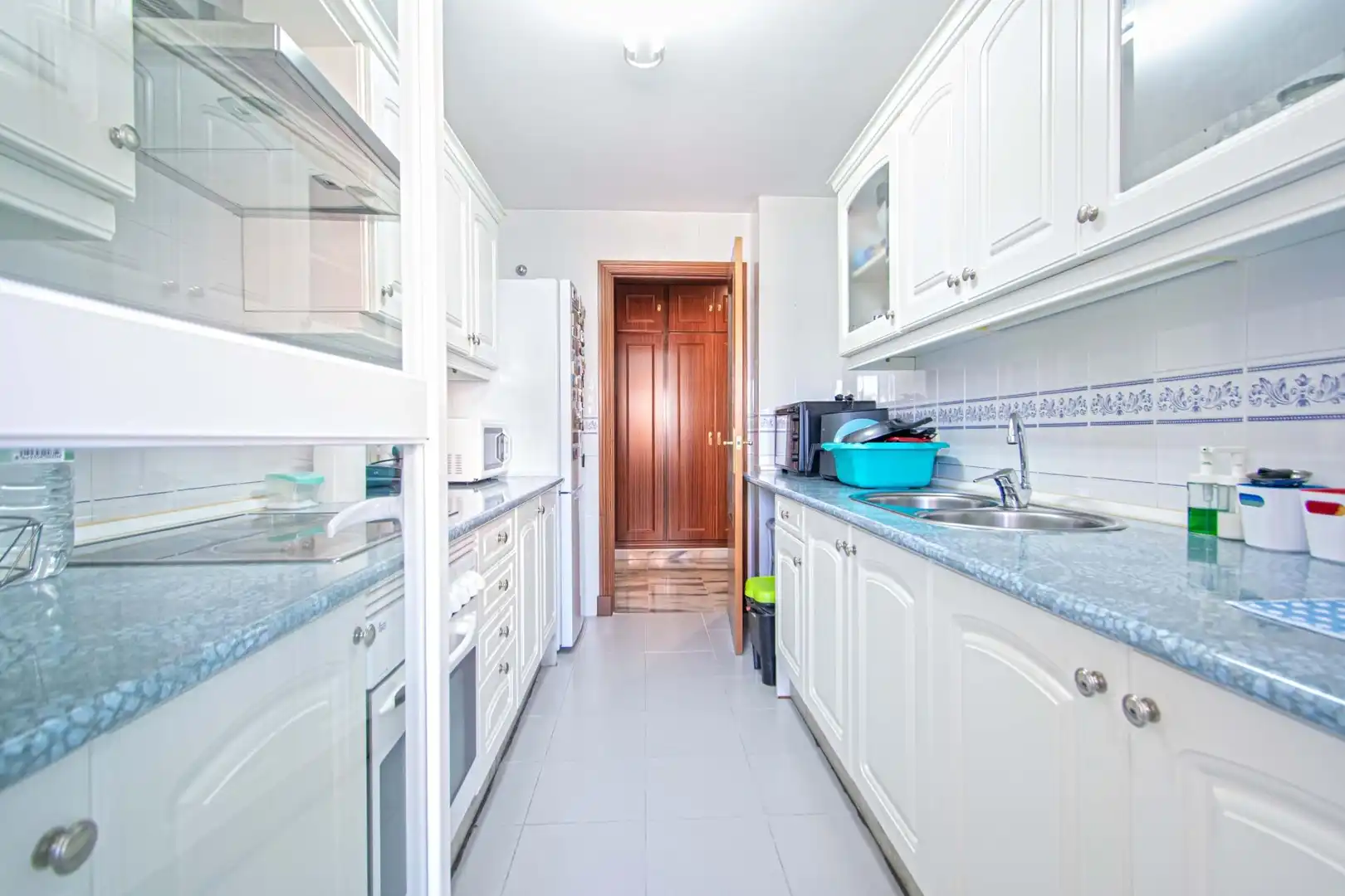 Küche von Wohnung zum Verkauf in Sevilla mit Klimaanlage und Abstellraum