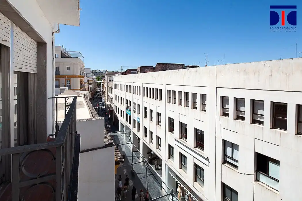 Vista exterior de Oficina en venda en Sevilla amb Aire condicionat, Terrassa i Traster