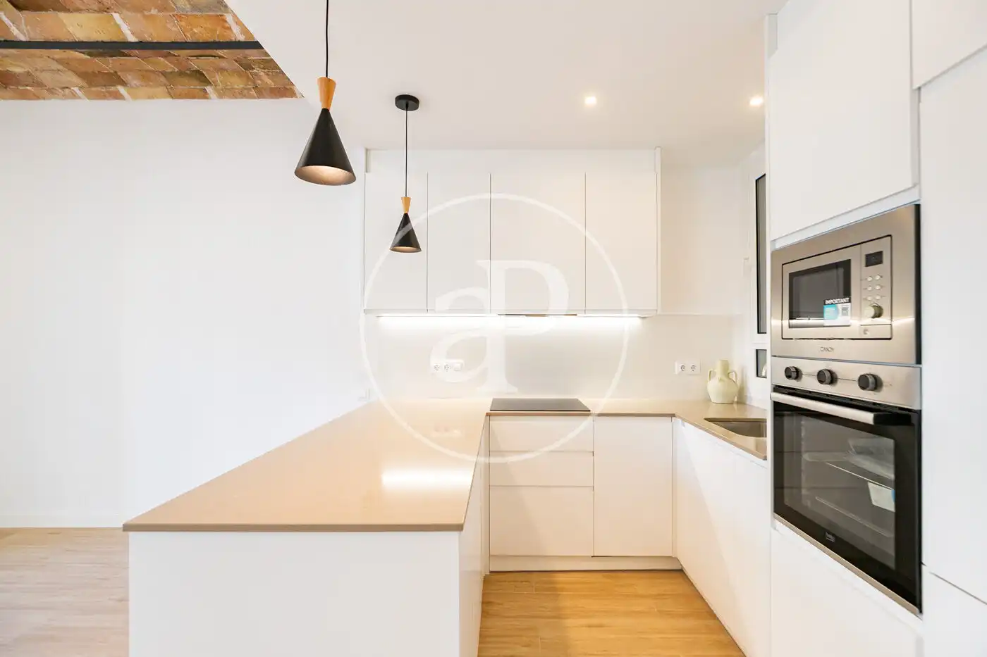 Küche von Wohnung zum Verkauf in Barcelona mit Klimaanlage und Heizung