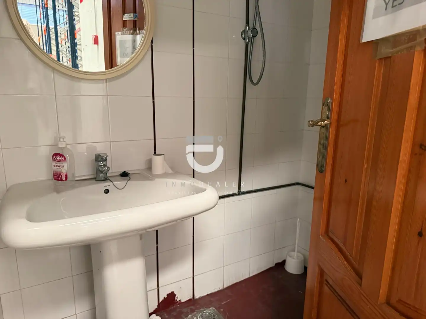 Badezimmer von Fabrikhallen zur Miete in Rafelcofer
