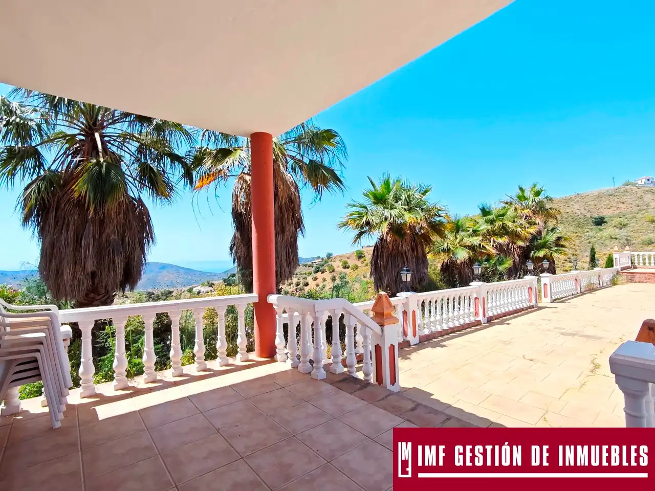 Vista exterior de Casa o xalet en venda en Canillas de Aceituno amb Terrassa, Piscina i Moblat