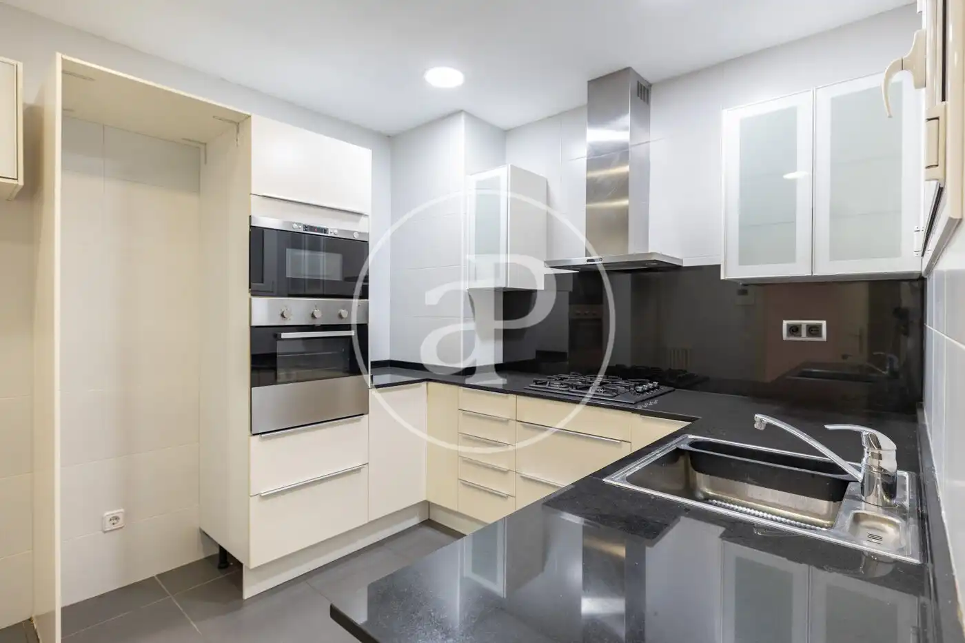 Cocina de Piso en venta en Barcelona con Aire acondicionado, Calefacción y Terraza