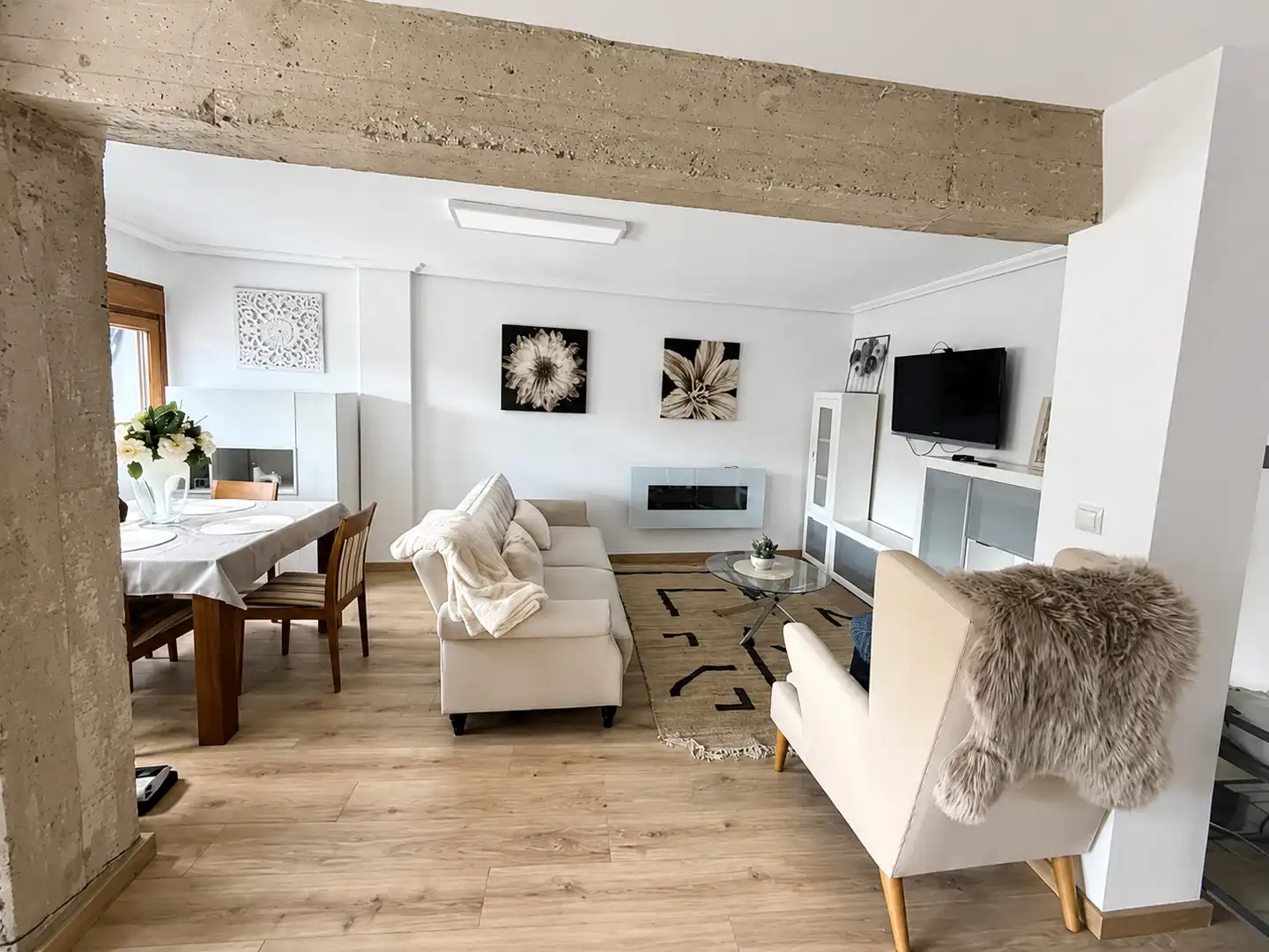 Sala d'estar de Pis de lloguer en Marina de Cudeyo amb Moblat i Forn