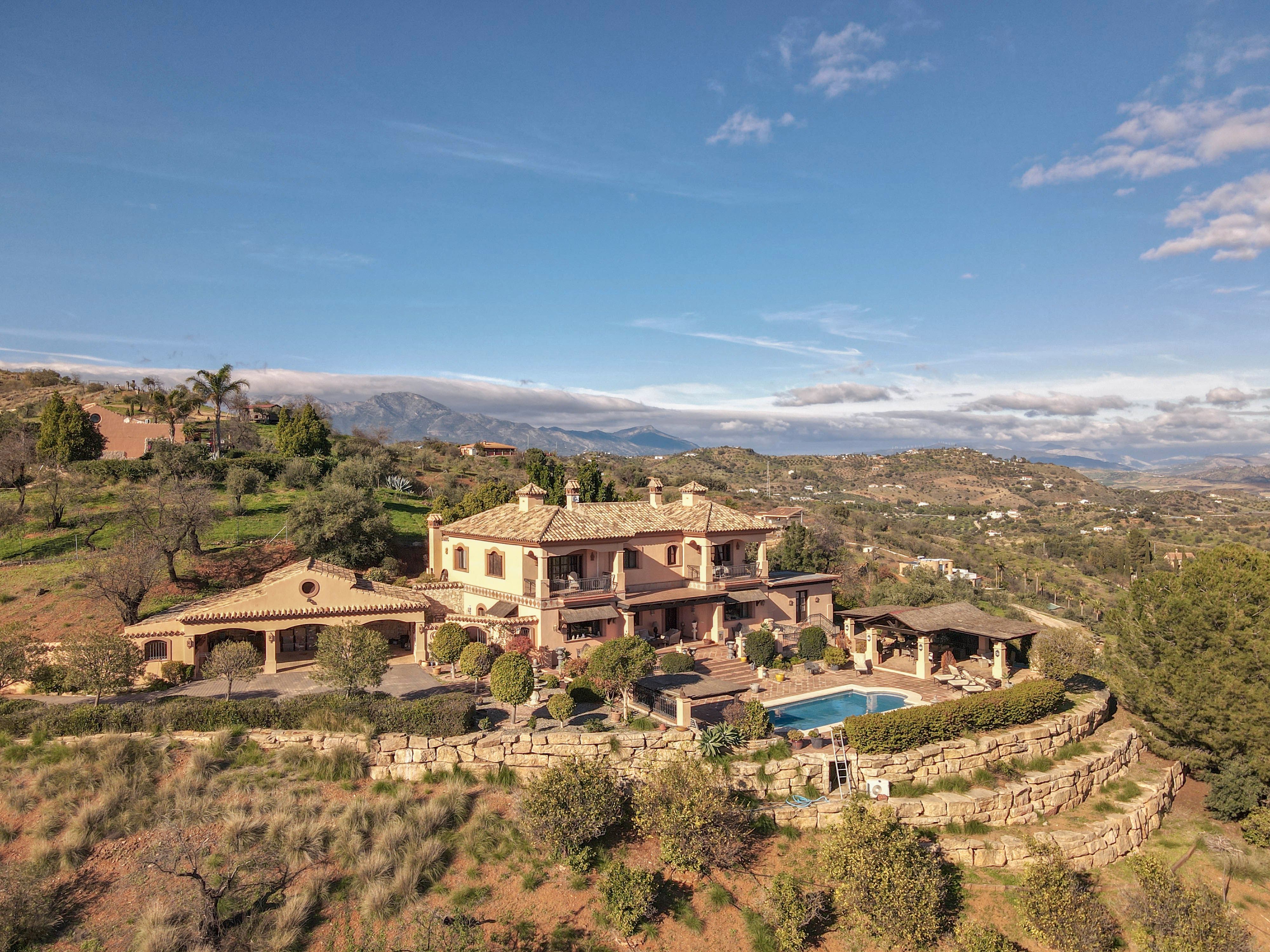 Vista exterior de Casa o xalet en venda en Monda amb Aire condicionat, Jardí privat i Piscina