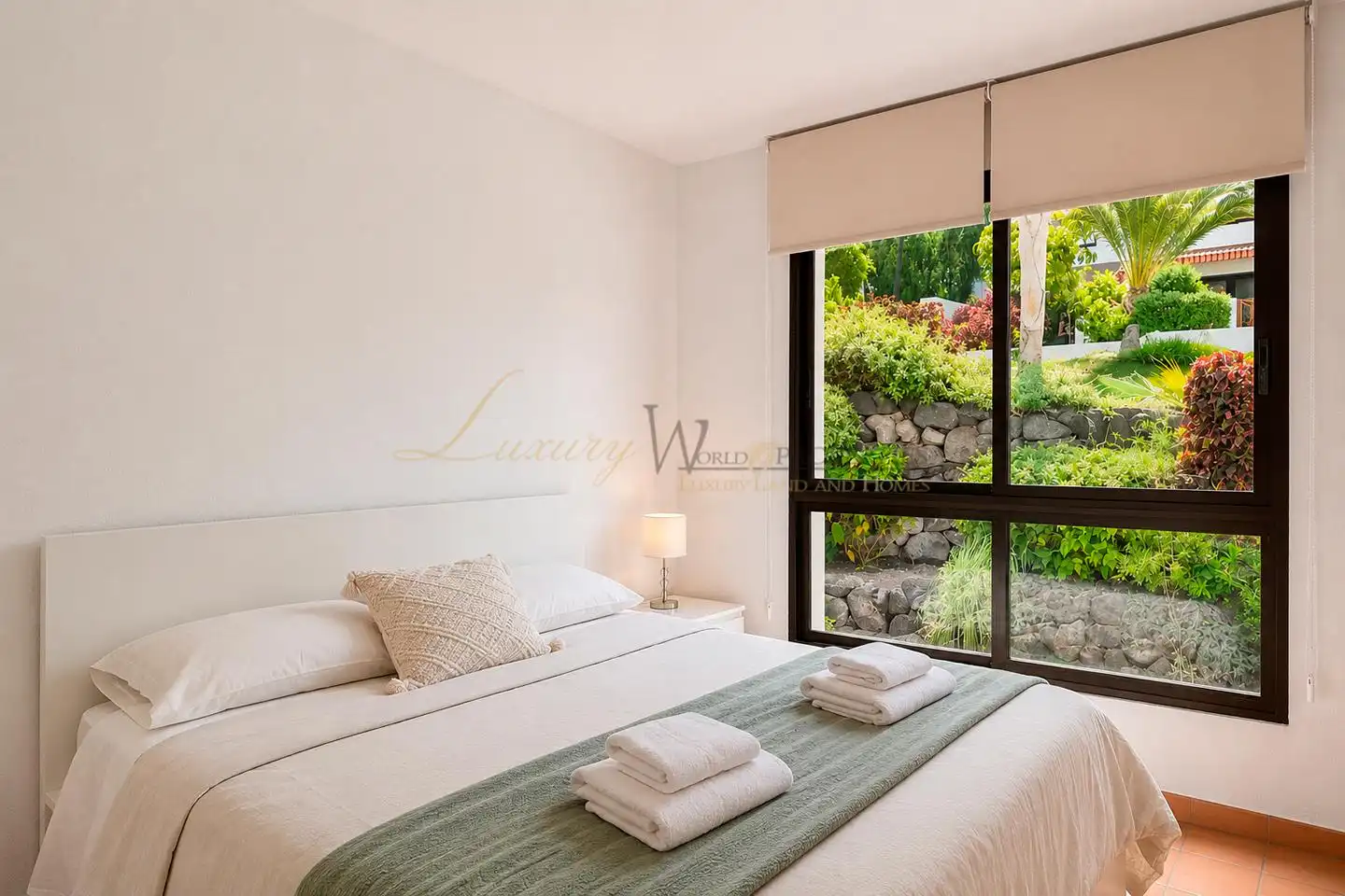 Dormitori de Apartament en venda en Santiago del Teide amb Terrassa i Piscina comunitària