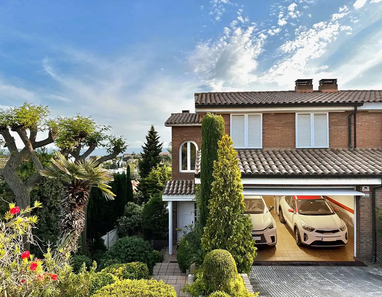 Vista exterior de Casa o chalet en venta en Teià con Calefacción, Jardín privado y Terraza