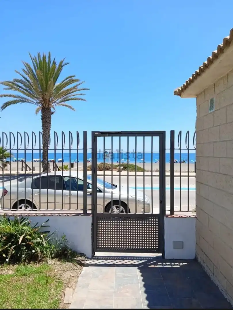 Vista exterior de Casa o xalet de lloguer en Vélez-Málaga amb Aire condicionat, Terrassa i Moblat