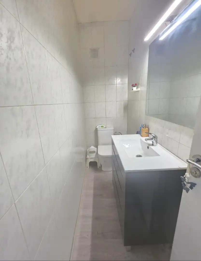 Bany de Casa adosada en venda en Santa Coloma de Gramenet amb Aire condicionat, Calefacció i Parquet