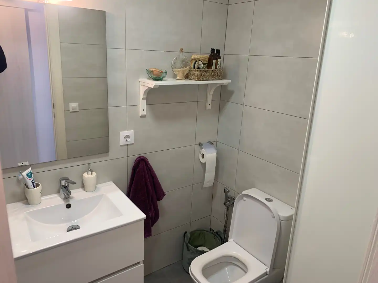 Badezimmer von Einfamilien-Reihenhaus zum Verkauf in Torredembarra mit Klimaanlage, Heizung und Privatgarten