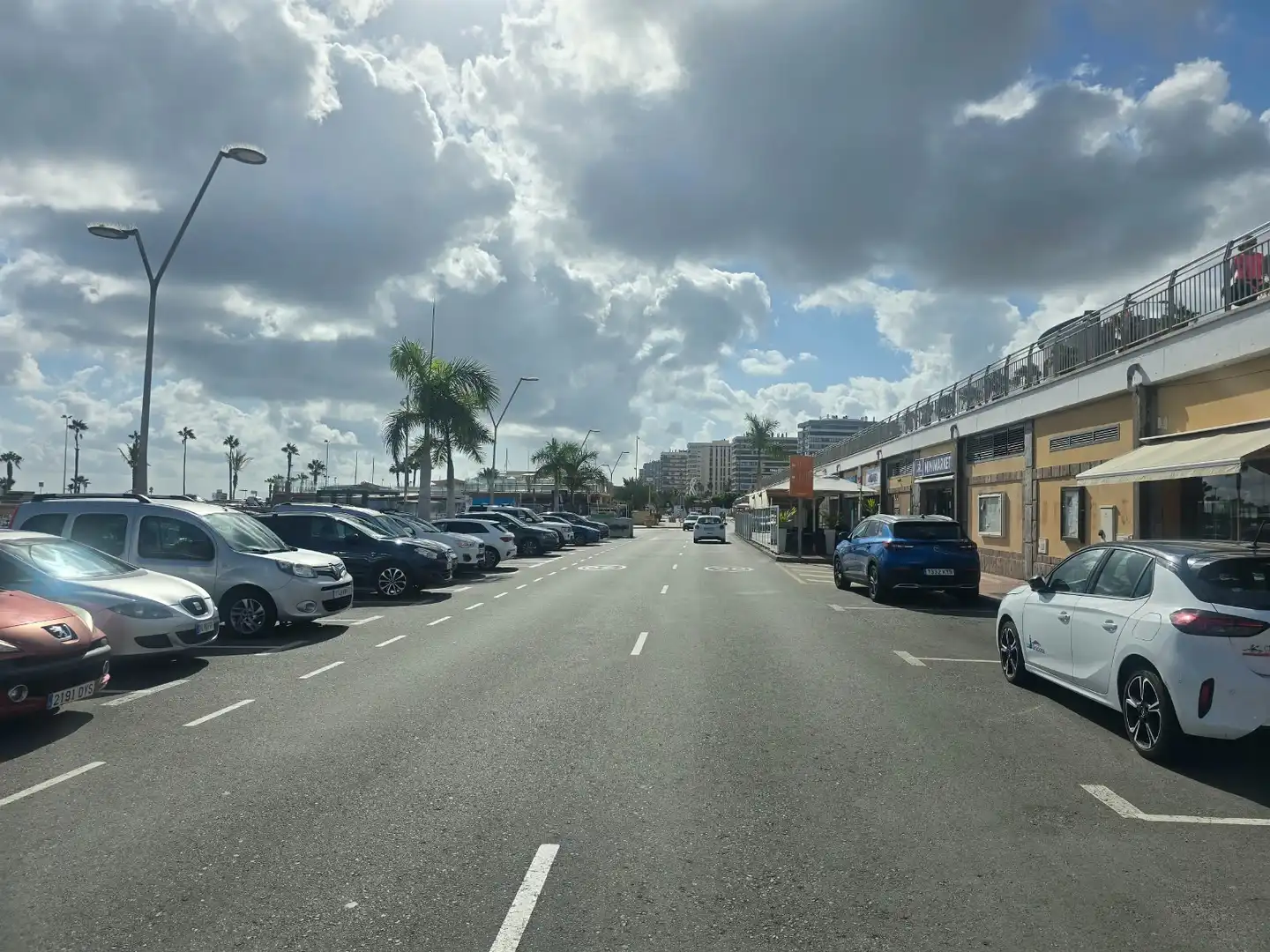 Parkplatz von Geschaftsraum zur ubertragung in Centro