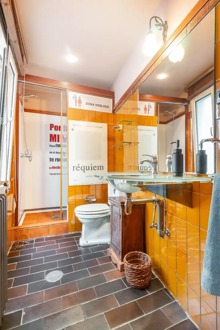 Badezimmer von Wohnung zum Verkauf in Oviedo  mit Heizung, Möbliert und Balkon