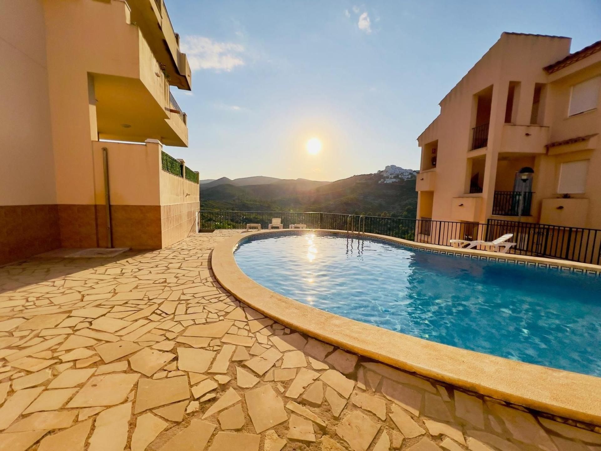 Piscina de Apartament en venda en Peñíscola / Peníscola amb Terrassa, Balcó i Piscina comunitària