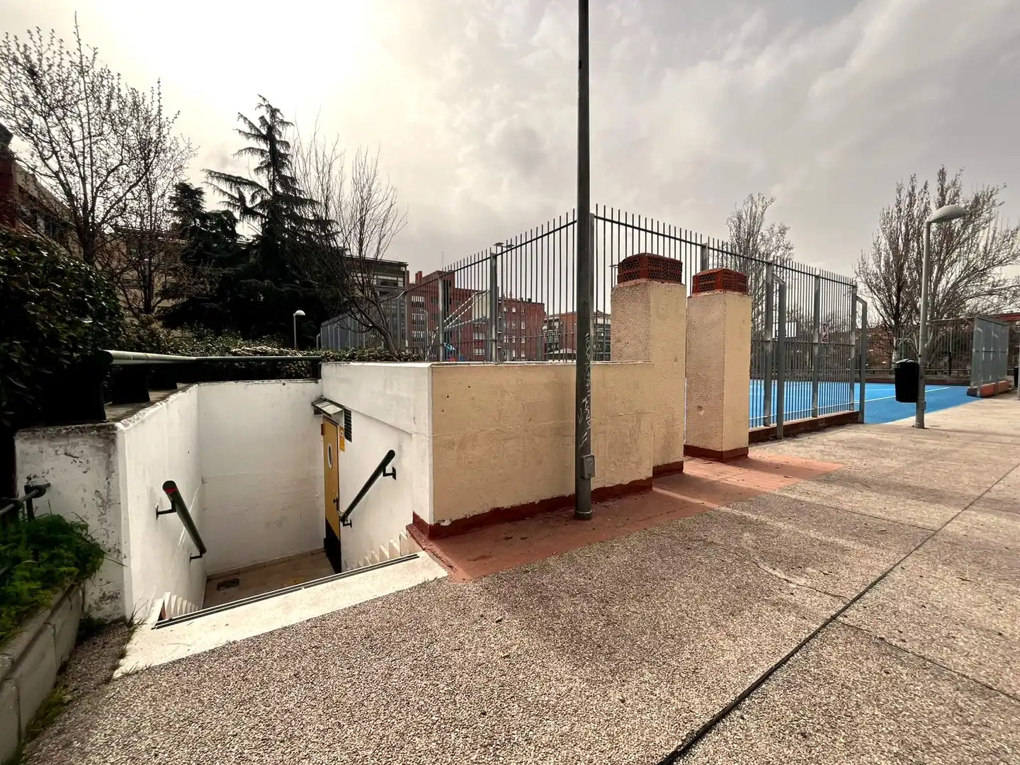 Vista exterior de Garatge en venda en Madrid