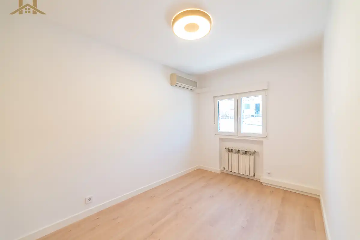 Bedroom of Flat for sale in Pozuelo de Alarcón  with Air Conditioner and Heating