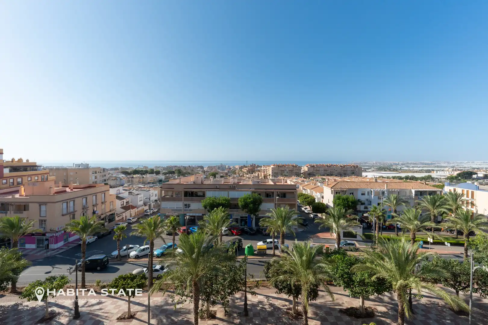 Vista exterior de Piso en venta en Roquetas de Mar con Aire acondicionado, Amueblado y Balcón