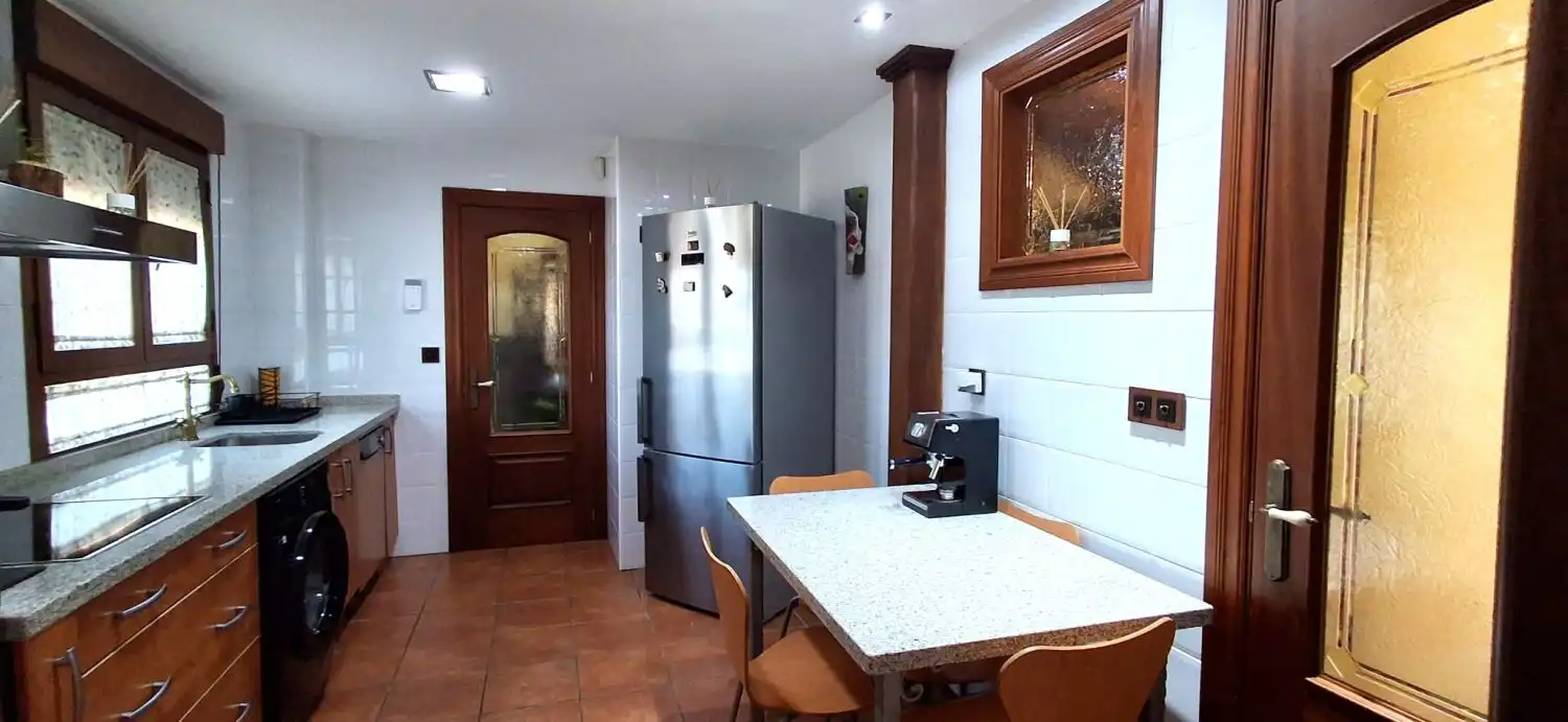 Cuina de Casa o xalet en venda en Villanueva de Duero amb Calefacció, Jardí privat i Traster