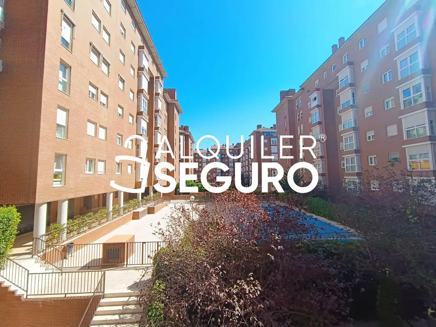 Vista exterior de Piso de alquiler en Madrid con Aire acondicionado, Calefacción y Piscina