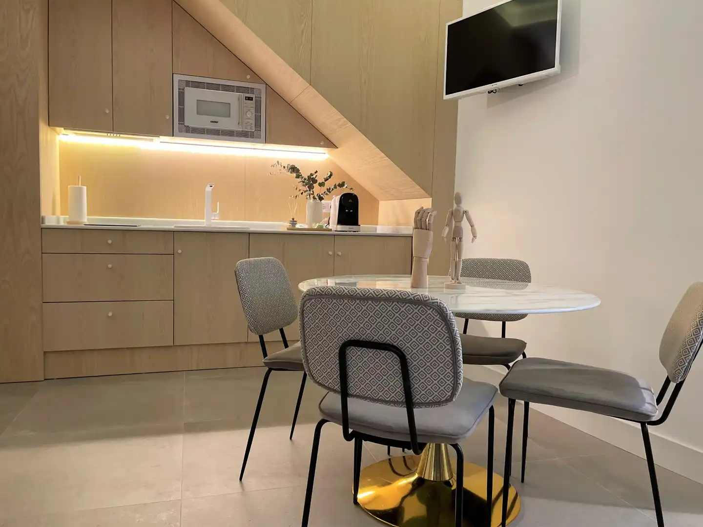 Comedor de Estudio de alquiler en Carmona con Aire acondicionado, Amueblado y Microondas