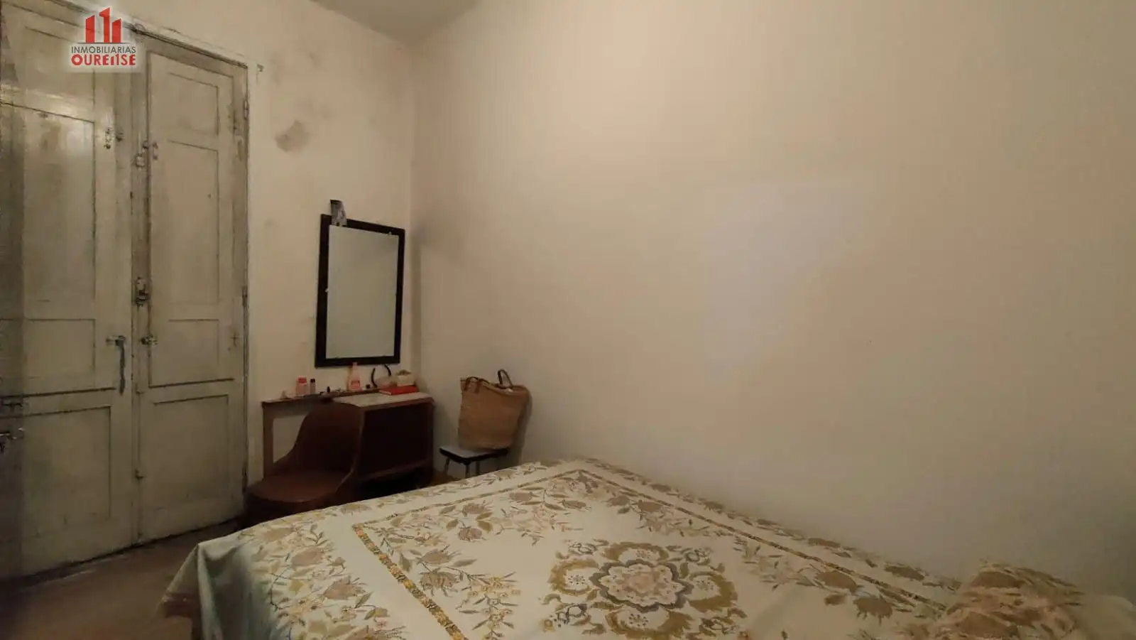 Dormitori de Casa o xalet en venda en Ourense Capital  amb Jardí privat