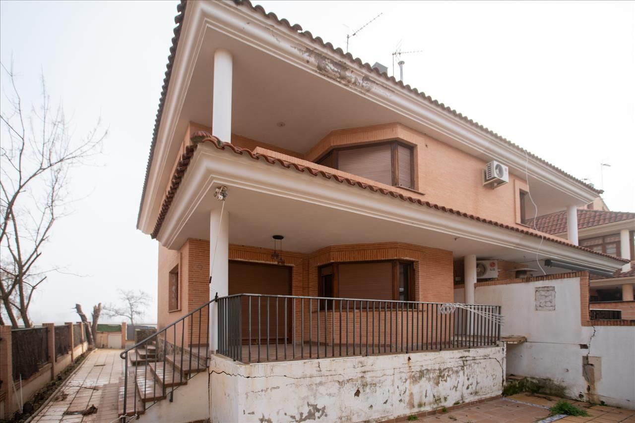 Single-family semi-detached for sale in Iciar Bollain, PAU 2-600