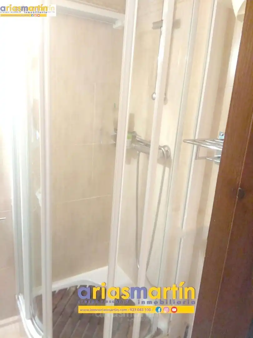 Bathroom of Flat for sale in Salamanca  with Air Conditioner, Heating and Furnished