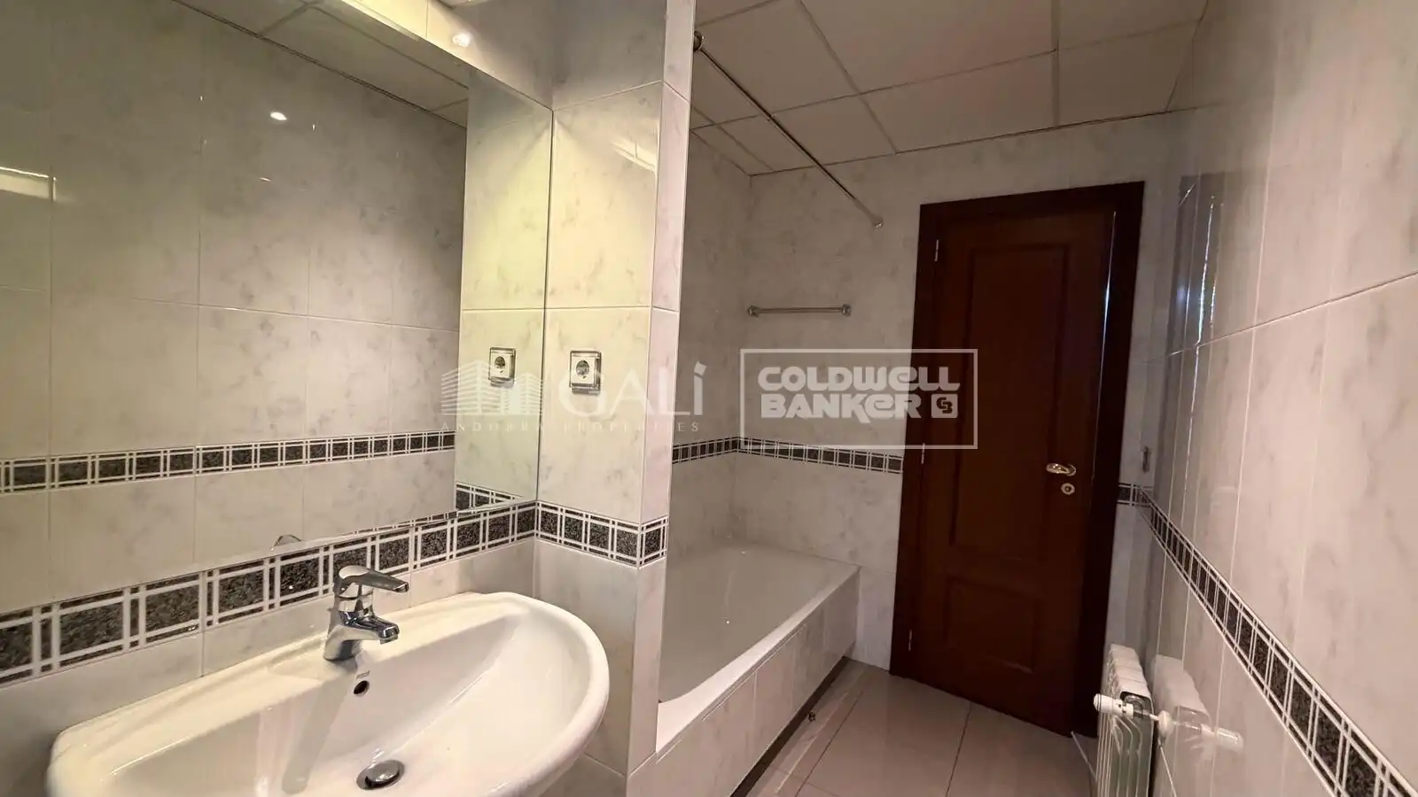 Badezimmer von Wohnung zur Miete in Andorra la Vella mit Heizung, Terrasse und Balkon