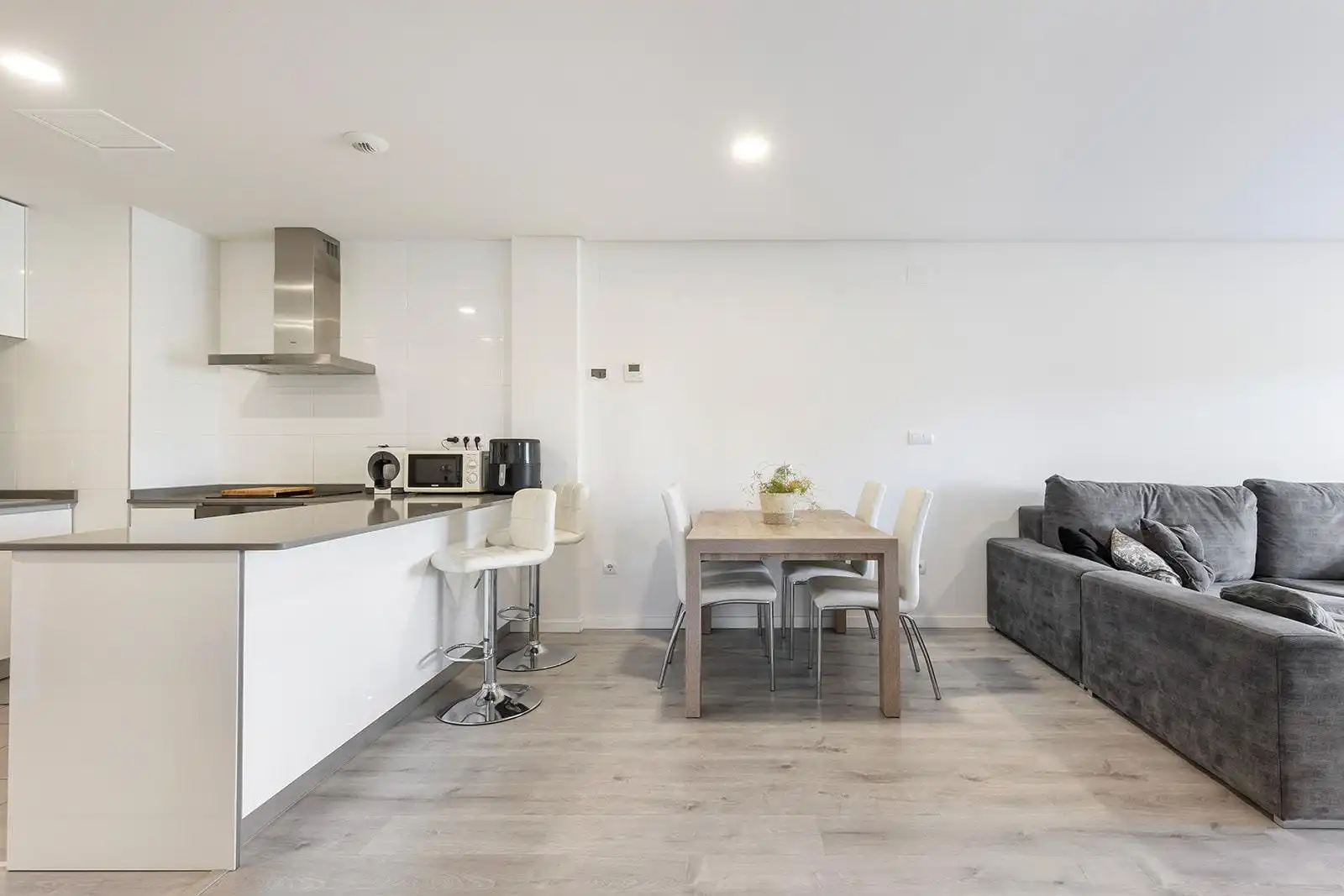Apartamento con piscina en venta en Calle CLAVO, imagen 3