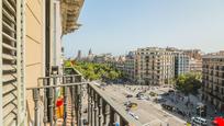 Exterior view of Flat for sale in  Barcelona Capital  with Air Conditioner and Balcony