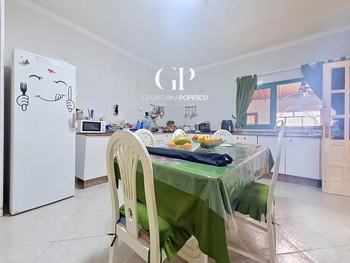 Cuina de Casa o xalet en venda en La Oliva amb Piscina i Moblat